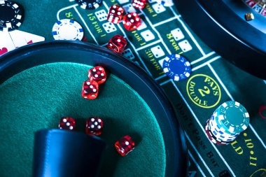 77777 Texas Poker live-dealer table interface showing hand cards and betting options